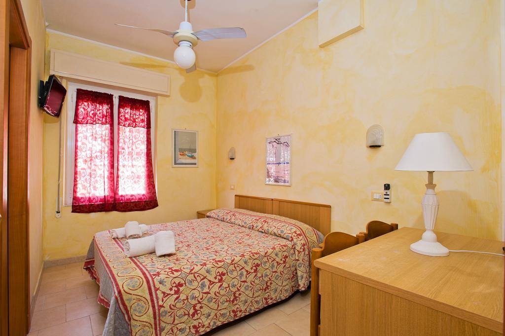 Hotel Lido Pietra Ligure Zimmer foto