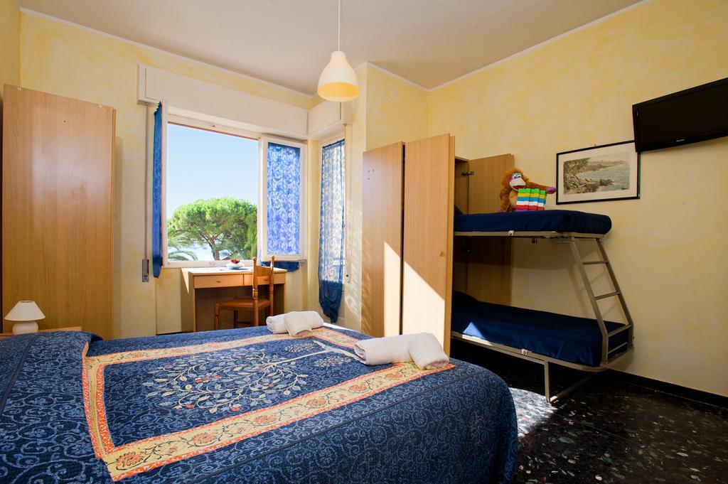 Hotel Lido Pietra Ligure Zimmer foto