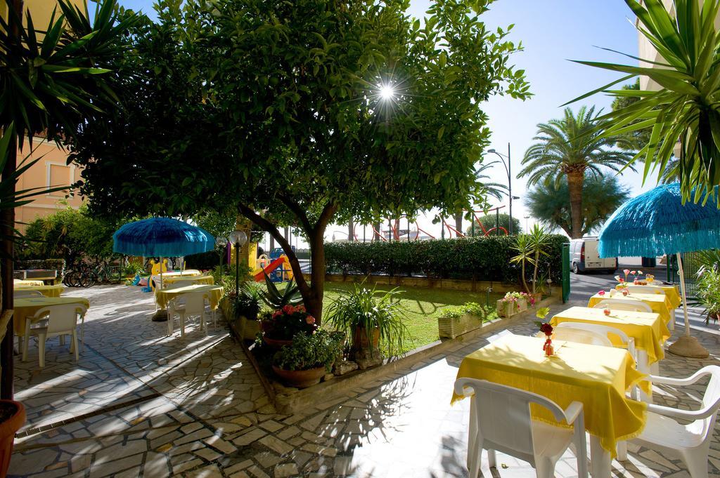 Hotel Lido Pietra Ligure Exterior foto