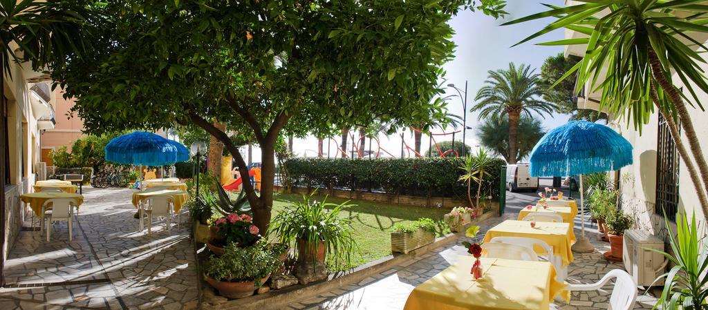 Hotel Lido Pietra Ligure Exterior foto
