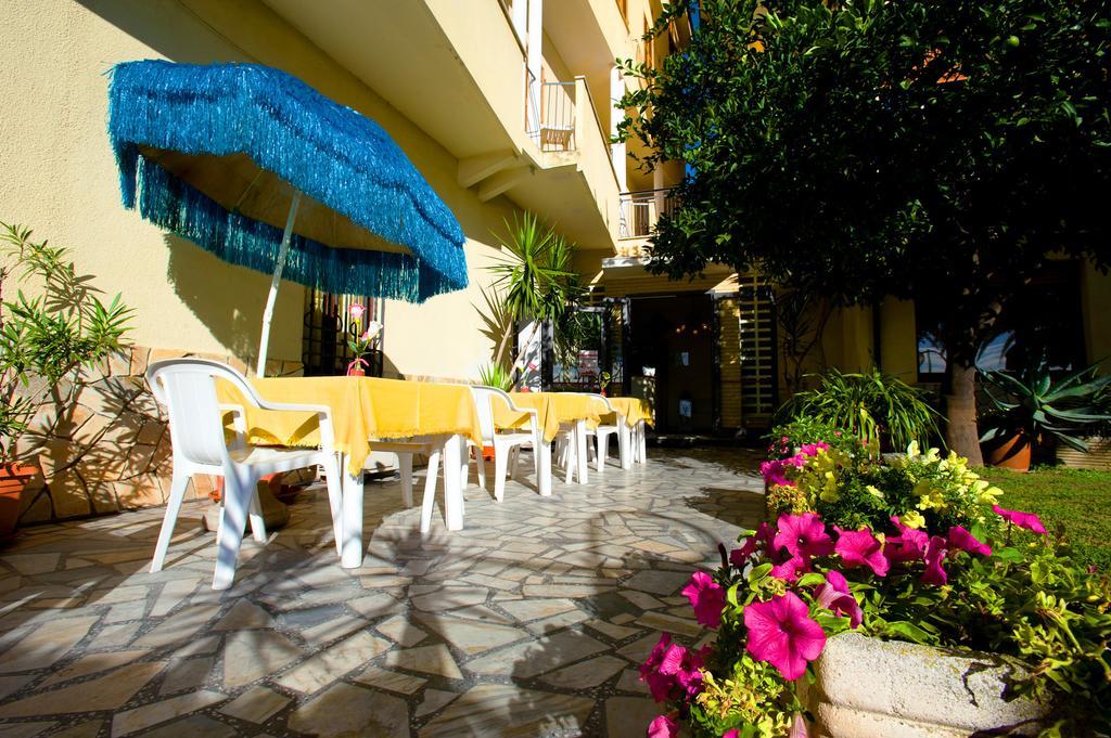 Hotel Lido Pietra Ligure Exterior foto