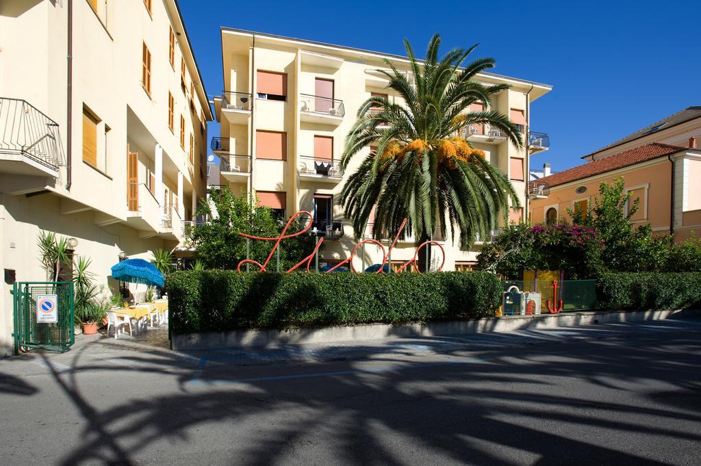 Hotel Lido Pietra Ligure Exterior foto