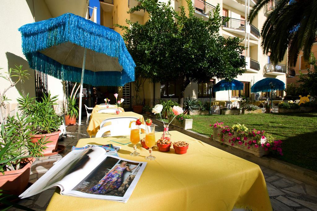 Hotel Lido Pietra Ligure Exterior foto