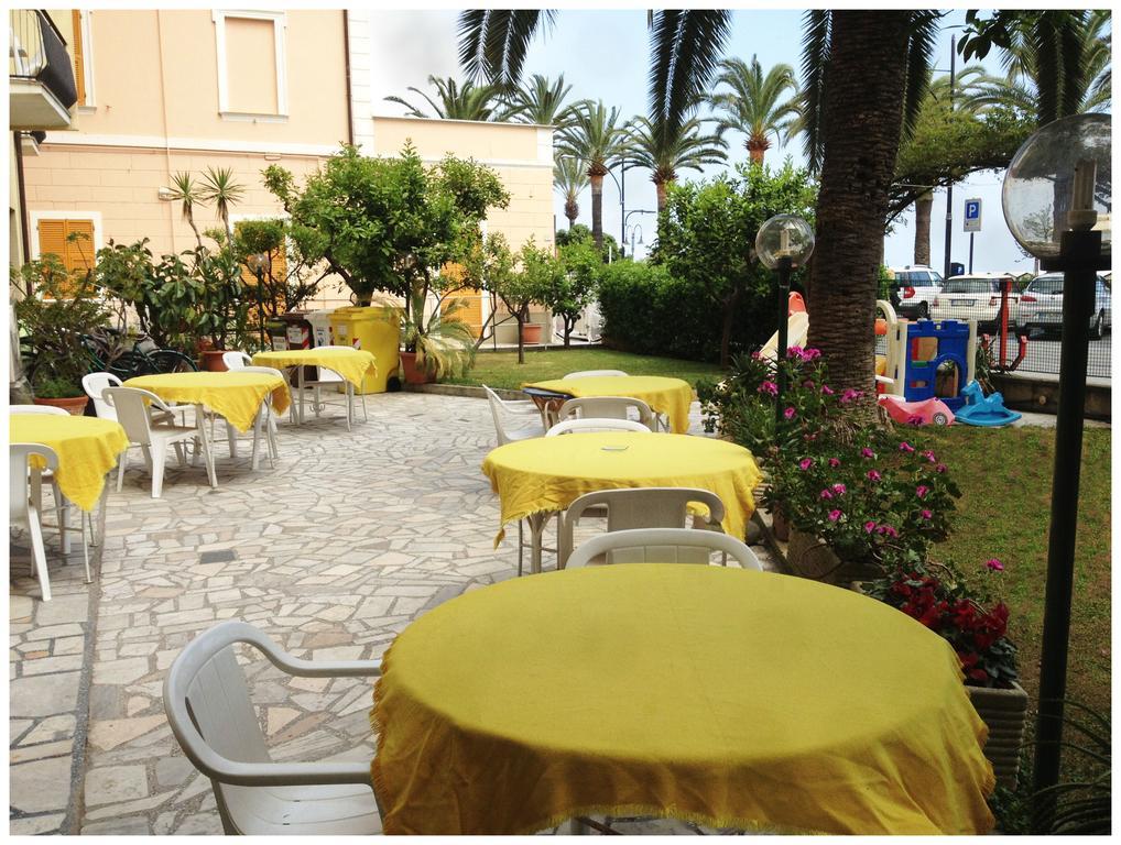 Hotel Lido Pietra Ligure Exterior foto