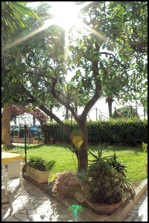 Hotel Lido Pietra Ligure Exterior foto