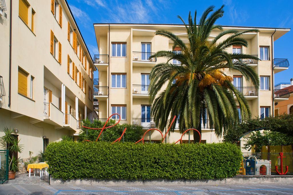 Hotel Lido Pietra Ligure Exterior foto